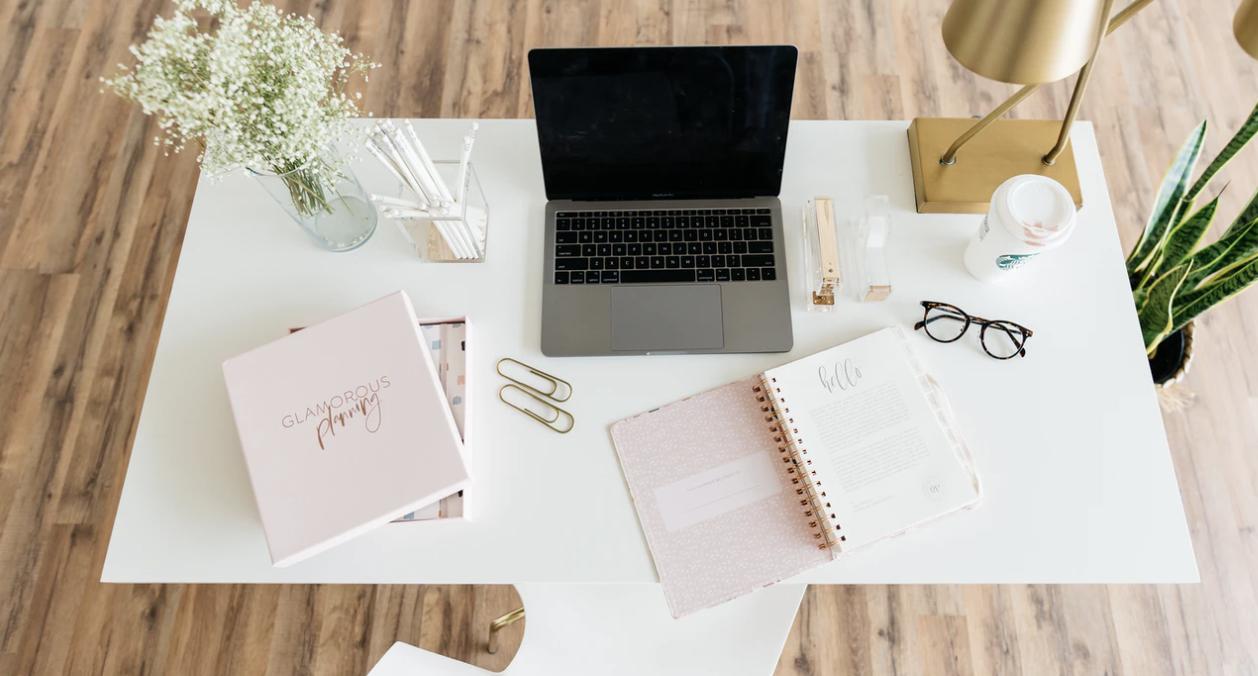 HelloWorld跨境电商助手，怎么设置快捷回复让沟通更省心？